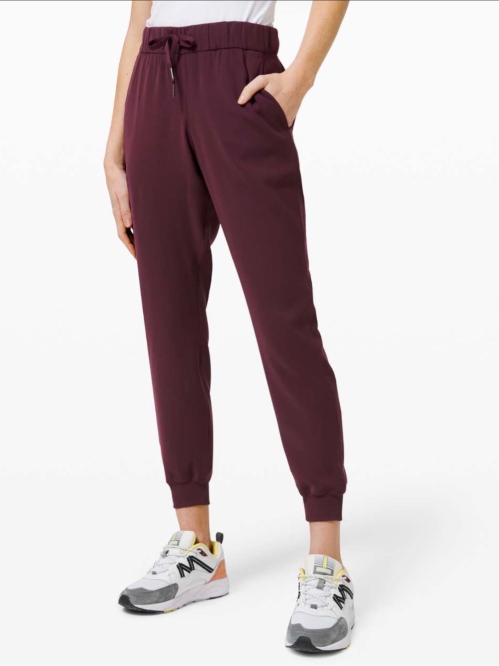 Lululemon On the Fly Jogger *Woven - Cassis - Size 6